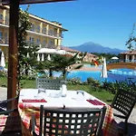Bella Italia Glicine - Garda 22081 * פסקיארה דל גארדה